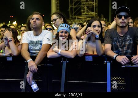 Rome, Italie. 12 juillet 2023. Fans attendant le concert de Maluma le 12 juillet 2023 à Ippodromo delle Capannelle à Rome, Italie crédit : Agence de photo indépendante/Alamy Live News Banque D'Images
