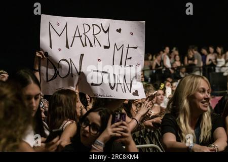Rome, Italie. 12 juillet 2023. Fans attendant le concert de Maluma le 12 juillet 2023 à Ippodromo delle Capannelle à Rome, Italie crédit : Agence de photo indépendante/Alamy Live News Banque D'Images