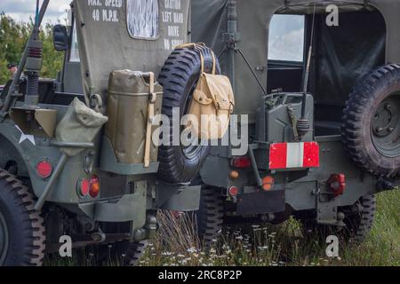 Jeeps américains vus de derrière Banque D'Images