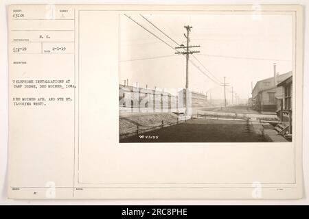 Installations téléphoniques à Camp Dodge, des Moines, Iowa. Cette photographie, prise le 1 février 1919, montre la vue de l'avenue des Moines et de la 9e rue vers l'ouest. L'image est étiquetée avec le numéro 43145 de la série de photographies documentant les activités militaires américaines pendant la première Guerre mondiale. Banque D'Images