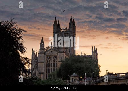 Ciel de coucher de soleil de maquereau au-dessus de Banque D'Images