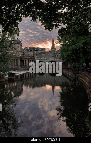 Ciel de coucher de soleil de maquereau au-dessus de Banque D'Images