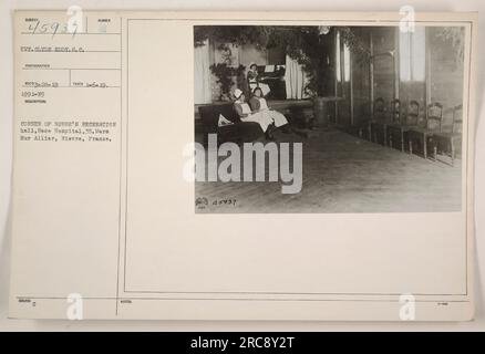 Cette image représente un coin de la salle de loisirs de l'infirmière à l'hôpital de base 35 à Mars sur Allier, Nièvre, France pendant la première Guerre mondiale. Le soldat Clyde Eddy, 8e corps, prend la photo le 6 janvier 1919. La photo est étiquetée 188 LED avec le numéro de série 459371. Banque D'Images