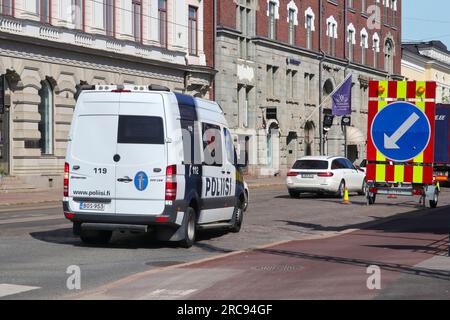 Helsinki, Finlande. 13 juillet 2023 : véhicule de police dans le centre d'Helsinki le jour de la visite du président américain Joe Biden. Crédit image : Taina Sohlman/Alamy Banque D'Images