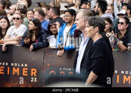 Christopher Nolan et Cillian Murphy à la première d'Oppenheimer. La première d'Oppenheimer a lieu à Trafalgar Square, à Londres. Fans et casting membb Banque D'Images