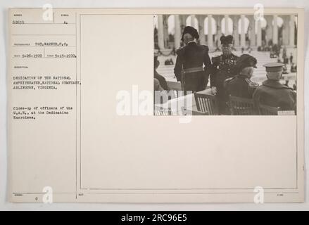 Officiers du G.A.R. (Grande armée de la République) participant aux exercices de dédicace du National Memorial Amphitheater à Arlington, Virginie. La photographie a été prise le 15 mai 1920, lors de la cérémonie d'inauguration. Cette image faisait partie d'une collection documentant les activités militaires américaines pendant la première Guerre mondiale. Banque D'Images