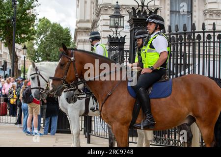Londres, Royaume-Uni. 13 juillet 2023. Police sur Horseback à l'extérieur No 10 Downing Street crédit : Richard Lincoln/Alamy Live News Banque D'Images