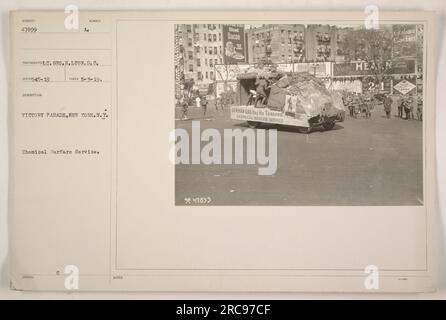 Soldats du Chemical Warfare Service participant au défilé de la victoire à New York. La photographie a été prise le 3 mai 1919 par le lieutenant Gro.H.Lyon. L'image montre l'implication du Chemical Warfare Service dans la première Guerre mondiale. Banque D'Images