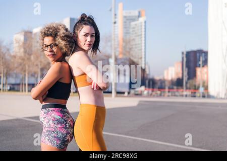 portrait de deux coureuses regardant la caméra Banque D'Images