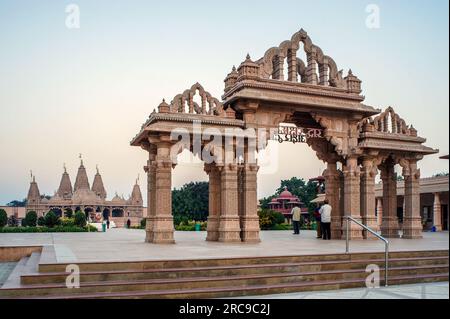 01 03 2009 la porte principale du temple BAPS Swaminarayan est connue sous le nom Akshar dwar.Swaminarayan.Temple Bhavnagar Saurashtra Gujarat India.Asia. Banque D'Images