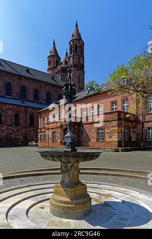 Schum-Stadt, Schloßbrunnen, Dom Sankt Peter, erbaut 12. Jahrhundert, Heyls-Schlößchen Banque D'Images