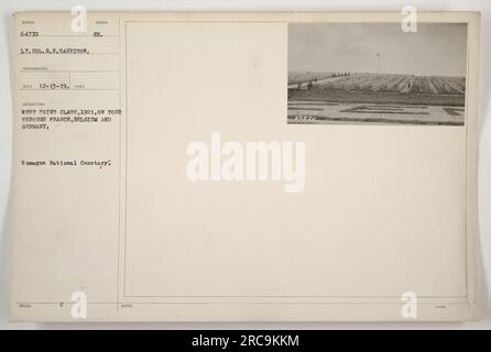 West point classe de 1921, au cours de leur tournée à travers la France, la Belgique et l'Allemagne, visitant le cimetière national de Romagne. La photographie a été prise le 13 décembre 1919 par le lieutenant-colonel G.R. Harrison. Banque D'Images