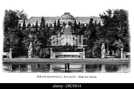 Schloss Sanssouci, situé à Potsdam, en Allemagne, est un magnifique palais connu pour son architecture étonnante et son importance historique. Construit au 18e siècle, Schloss Sanssouci a été commandé par Frédéric le Grand, roi de Prusse, comme sa retraite d'été. Le palais présente un style rococo unique, caractérisé par ses éléments de design élégants et ornés. Le nom 'Sanssouci' se traduit par 'sans soin' en français, reflétant le désir de Frédéric pour un lieu de détente et de plaisir loin des formalités de la vie de cour. Le palais est entouré de beaux jardins et terrasses, de Banque D'Images