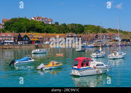 Folkestone, Royaume-Uni - 9 juillet 2023 : bateaux de pêche au port de Folkestone Banque D'Images