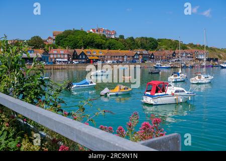 Folkestone, Royaume-Uni - 9 juillet 2023 : bateaux de pêche au port de Folkestone Banque D'Images