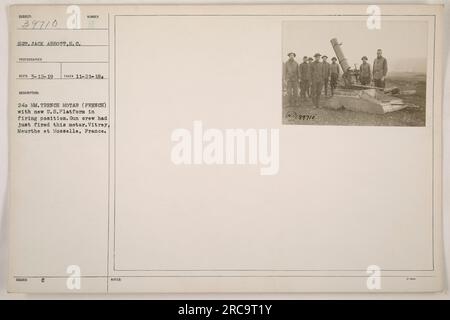 Des soldats américains ont installé un nouveau mortier de tranchée de 240 mm sur une plate-forme de tir à Vitrey, Meurthe et Mosselle, France pendant la première Guerre mondiale L'équipage du canon venait de tirer ce mortier, tel que capturé dans cette photographie prise le 21 novembre 1918 par le sergent Jack Abbott, S.C. Banque D'Images