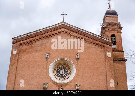 Vue extérieure de Basilica di San Francesco à Sienne, Toscane, Italie. Banque D'Images