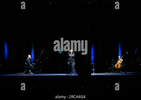 Ostia Antica, Italie. 12 juillet 2023. Concert 'Eri con Me : Alice canta Battiato' au Théâtre romain d'Ostia Antica, près de Rome (photo de Matteo Nardone/Pacific Press) crédit : Pacific Press Media production Corp./Alamy Live News Banque D'Images