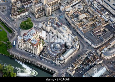 Photographie aérienne de la porte est et du bâtiment environnant, y compris le marché Guildhall Banque D'Images