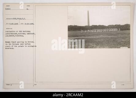 Cérémonie d'inauguration de l'amphithéâtre national au cimetière national d'Arlington. Dans cette photographie prise le 15 mai 1920, la Garde navale passe en revue l'Ellipse avant le défilé au cimetière d'Arlington. Légende fournie par le sergent Polk, qui a pris la photo. Garde navale ici. Nombre négatif 68664. OFFICIEL ES 3-0000. Banque D'Images