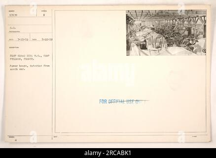 Intérieur de la centrale électrique du Camp Pullman en France, prise le 22 mai 1919. Cette photographie offre une vue de la centrale électrique depuis l'extrémité sud Il est associé au corps de transport de la 21e Grande Division, avec le numéro d'identification 57170 S.C. et le symbole photographe E. il a été reçu le 15 juillet 1919. Cette image est marquée 'HOTE' pour usage officiel seulement. Banque D'Images