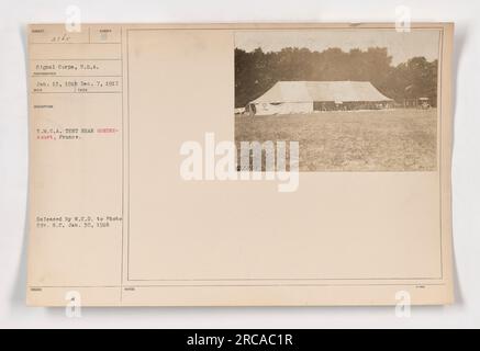 Photographie d'une tente YMCA près de Gondrecourt, en France, pendant la première Guerre mondiale. La photographie a été prise le 7 décembre 1917 et reçue le 13 janvier 1918. Le numéro de balise de description est 2365. La photo a été émise et diffusée par W.C.D. à photo Div Le 30 janvier 1916. Aucune note supplémentaire n'est fournie. Banque D'Images