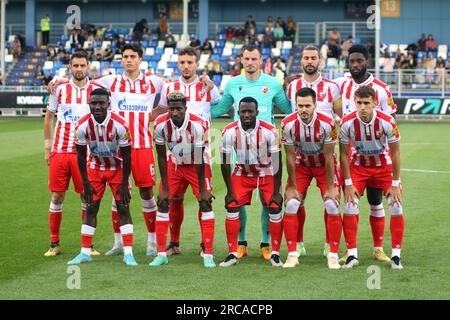 Saint-Pétersbourg, Russie. 12 juillet 2023. Strahinja Erakovic (25), Peter Olayinka (14), Marko Seufatu Nikola Stamenic, connu sous le nom de Marko Stamenic (6) et tous les joueurs de Crvena Zvezda en action lors du match de football de la Premier Cup pari entre Fenerabahce Istanbul et Crvena Zvezda Belgrad à Gazprom Arena. L'équipe Crvena Zvezda FC a gagné contre Fenerabahce avec un score final de 3:1. (Photo Maksim Konstantinov/SOPA Images/Sipa USA) crédit : SIPA USA/Alamy Live News Banque D'Images