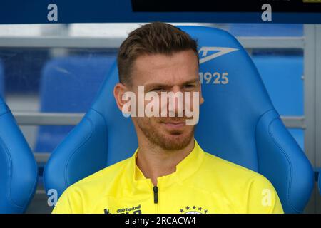 Saint-Pétersbourg, Russie. 12 juillet 2023. Serdar Aziz (4) de Fenerabahce vu lors du match de football de la Premier Cup pari entre Fenerabahce Istanbul et Crvena Zvezda Belgrad à Gazprom Arena. L'équipe Crvena Zvezda FC a gagné contre Fenerabahce avec un score final de 3:1. (Photo Maksim Konstantinov/SOPA Images/Sipa USA) crédit : SIPA USA/Alamy Live News Banque D'Images