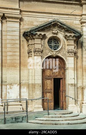 Malte, Siggiewi - vue extérieure de l'église paroissiale dédiée à Saint Nicolas de Bari. Banque D'Images