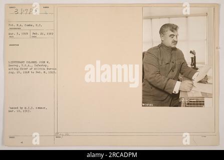 Légende : Pvt. N.A. Combs S.C. avec le lieutenant-colonel John W. Heavey, États-Unis, infanterie, chef intérimaire du bureau de la milice, prise le 21 février 1919. La photographie a été reçue et approuvée par le censeur du M.I.D. le 3 mars 1919. L'image est numérotée 111-SC-38785 et a été publiée pour un usage officiel. Banque D'Images