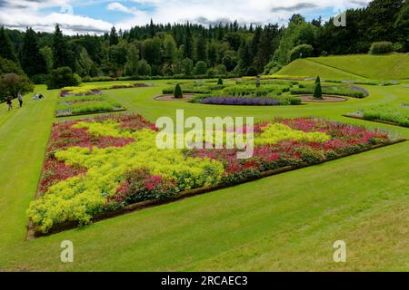 Vue du château de Drumlanrig et des jardins faisant partie de Queensberry Estate à Dumfries et Galloway, en Écosse Banque D'Images