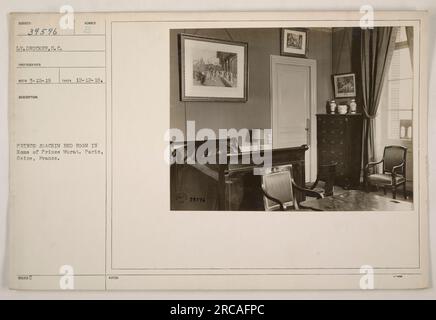 Le lieutenant Drucker, un photographe, a capturé cette image le 12 décembre 1918, dans la chambre du prince Joachim dans la maison du prince Murat à Paris, Seine, France. La photographie fait partie de la collection numérotée 39596 par de bre. Banque D'Images