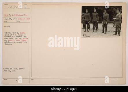 Le sergent P. A. Pelisson du corps des signaux avec le colonel Percy F. Jones, États-Unis Chef du service d'ambulance, et vice-président de 1e classe Renick et McGuire à long champs Ambulance Barracks à Paris, France. La photographie a été prise le 13 juillet 1918 et approuvée par le censeur de l'A.E.P. le 29 juillet 1918. » Banque D'Images