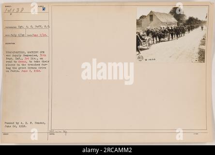 Des soldats des compagnies de mitrailleuses et d'approvisionnement du 30e régiment d'infanterie, 3e division, se dirigent vers Meaux pour rejoindre les tranchées lors de l'avance allemande sur Paris. Prise le 2 juin 1918 par le sergent A. C. Duff et reçue le 6 juillet 1918. Approuvé par A.E.F. Censurer le 24 juin 1918. Banque D'Images