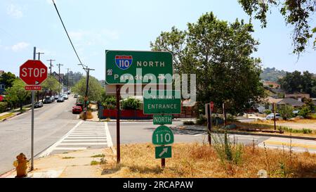 Los Angeles, Californie : panneaux de l'Interstate 110 North – Parkway Entrance – California 110 Banque D'Images