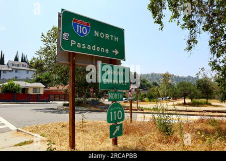 Los Angeles, Californie : panneaux de l'Interstate 110 North – Parkway Entrance – California 110 Banque D'Images