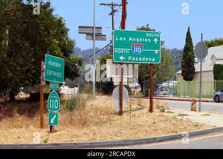 Los Angeles, Californie : panneaux de l'Interstate 110 North – Parkway Entrance – California 110 Banque D'Images