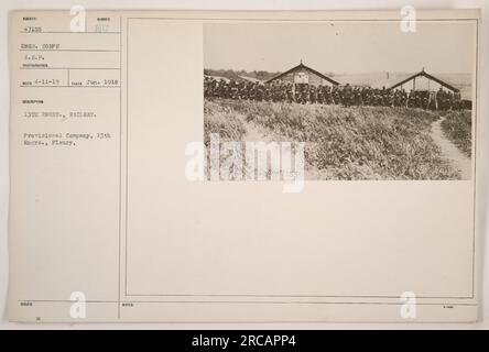 Soldats du 13e Engrs., chemin de fer, compagnie provisoire stationnée à Fleury, pris en juin 1918. La photographie, portant la description et le numéro d'identification 'SUBIECT 47155 ENGR. CORPS A.E.P.' a été publié par le 13th Engrs. Vous trouverez une description et des détails supplémentaires dans le document intitulé « NOTEB 97155 ». Banque D'Images