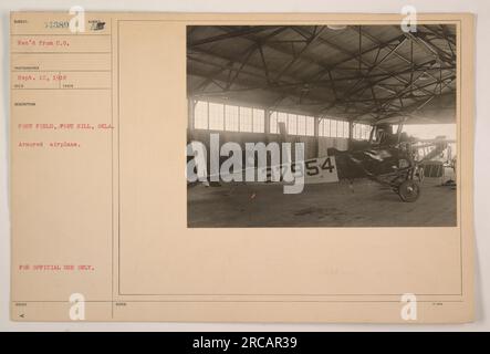 Avion blindé à Post Field, fort Sill, Oklahoma. Cette photographie a été prise le 10 septembre 1918 et porte le numéro de référence RECO 54389. Il a été capturé par le photographe affecté au terrain. L'avion est marqué du numéro A émis, indiquant son utilisation officielle. Banque D'Images