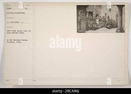 West point classe de 1921 visitant le Musée National de Florence, Italie pendant leur visite. Cette photo a été prise le 1 décembre 1919 par le lieutenant-colonel G.R. Harrison. Banque D'Images