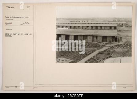 VP. L.E. McLaughlin, S.C., a pris cette photographie le 4 novembre 1918, à Camp St. Sulpice, France. L'image montre une vue du camp et a été officiellement étiqueté avec le code 'ISSUEDI SYMBOLE E H 10/4/18 PREND VUE DU CAMP À ST. SULPICE, FRANCE, NOTE SOL24921 1-000.' Banque D'Images