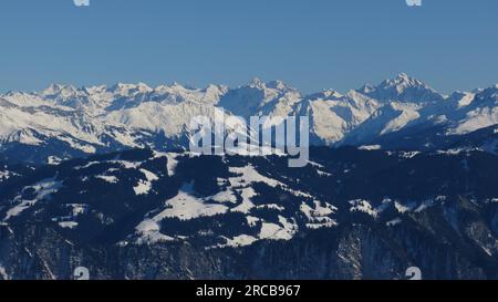 Vue de Pizol vers le canton de Graubuenden, Piz Buin et d'autres hautes montagnes Banque D'Images