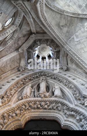 Barcelone, Espagne, juin 6 2023, détail intérieur de la cathédrale de la Sagrada Familia (famille sacrée), lieu touristique Banque D'Images