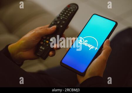 Brésil. 13 juillet 2023. Dans cette illustration photo, le logo Disney (Disney plus) vu affiché sur un smartphone. (Image de crédit : © Rafael Henrique/SOPA Images via ZUMA Press Wire) USAGE ÉDITORIAL SEULEMENT! Non destiné à UN USAGE commercial ! Banque D'Images