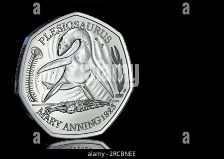 2021 Plesiosaurus de l'ensemble de 3 dinosaures 50 pence série Banque D'Images