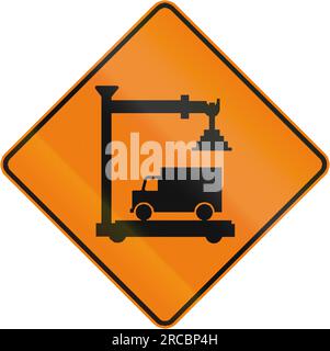 Panneau de signalisation temporaire/travaux au Québec, Canada - station de pesée en avant. Banque D'Images