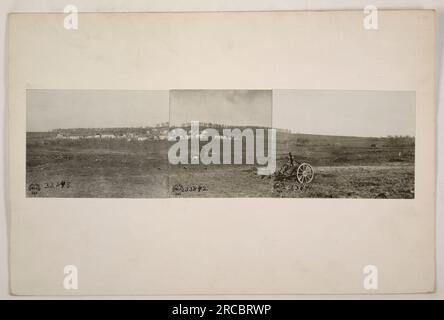 L'image 111-SC-33841 montre des soldats américains marchant dans un défilé pendant la première Guerre mondiale. En 33843, on peut voir des soldats en uniforme s'engager dans des exercices d'entraînement physique. En 33842, les troupes sont en formation avec leurs canons dans le cadre d'un exercice militaire. Ces images reflètent les activités du personnel militaire américain pendant la guerre. Banque D'Images