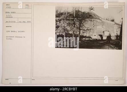 13e ingénieurs, unité ferroviaire à l'entrée sud-ouest de Verdun en janvier 1919. La photographie a été prise par le photographe A.E.P. Recio le 11 avril 1919. L'image est étiquetée Subiect 47137, appartenant au corps du génie. L'emplacement de l'entrée est noté comme le numéro 188UED eu N. Banque D'Images