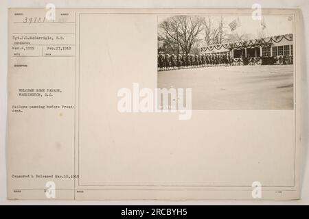 Marins passant devant le président lors de la Welcome Home Parade à Washington, D.C. le 27 février 1919. La photographie, prise par le sergent J.L. McGarrigle, S.C., a été censuré et libéré le 10 mars 1919. Numéro de la photo : 111-SC-39801. Banque D'Images