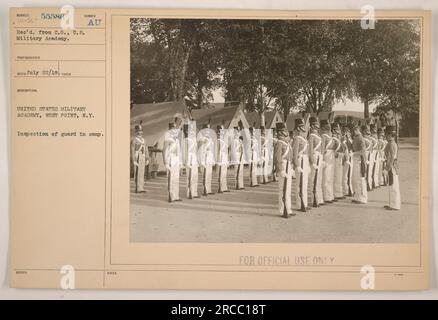 Image représentant une inspection de la garde à l'Académie militaire des États-Unis à West point, NY. La photo a été prise le 22 juillet 1918 et fait partie d'une collection de photographies illustrant les activités militaires américaines pendant la première Guerre mondiale Banque D'Images